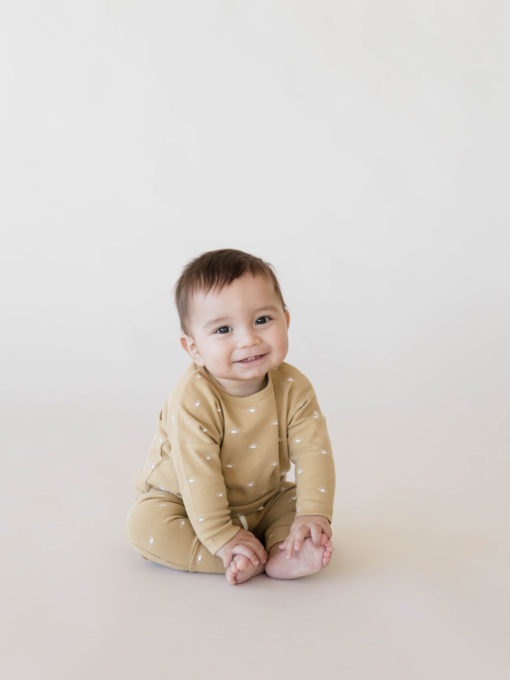 Quincy Mae Long Sleeve Baby Tee – Honey