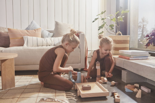 OYOY- Wooden Rainbow Wagon with Blocks – Multi